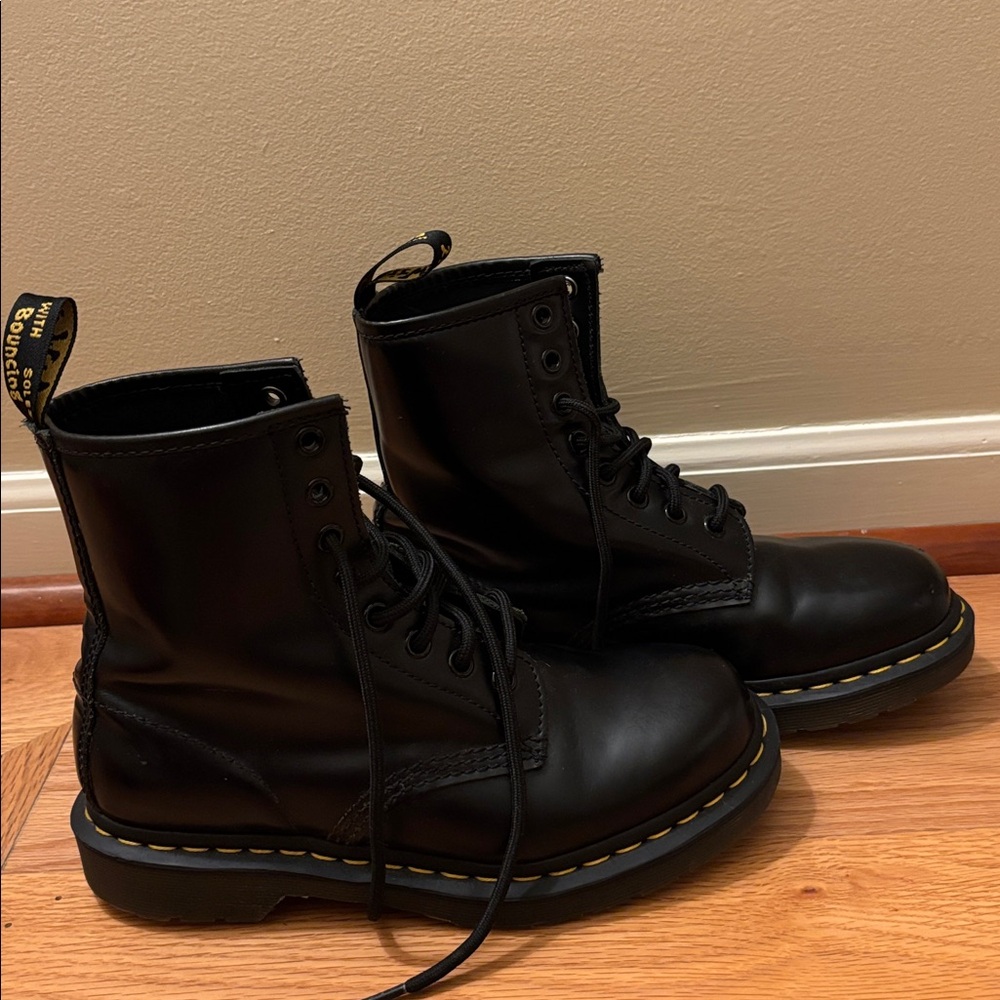 Dr. Martens women’s size 6